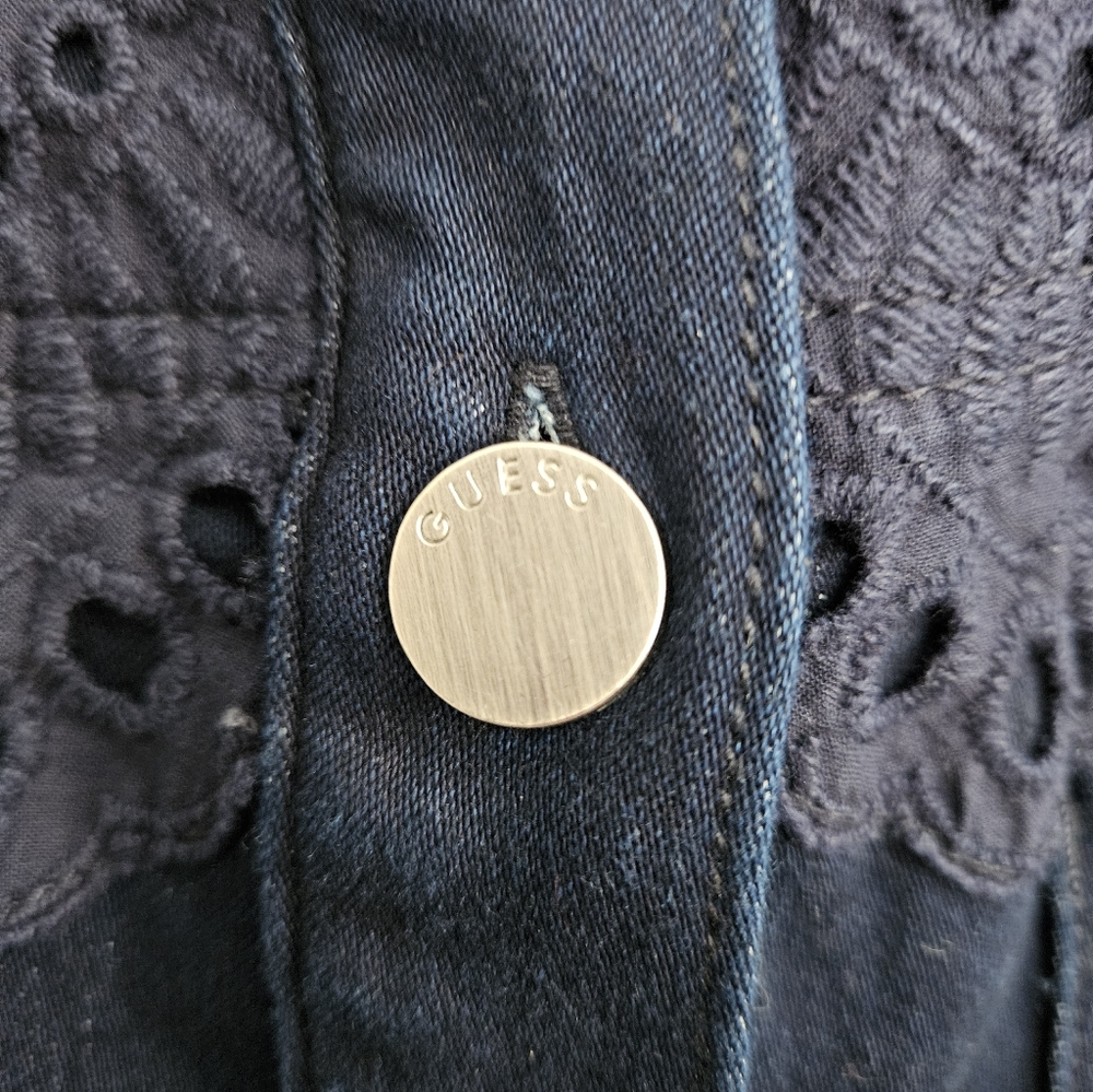 Guess Cropped Denim Jacket With Eyelet Detail, Large - Picture 6 of 9